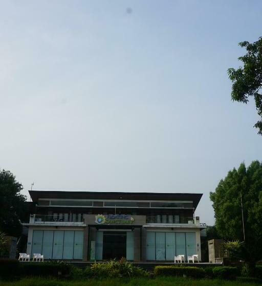 Floating Sanctuary Resort By Cocotel