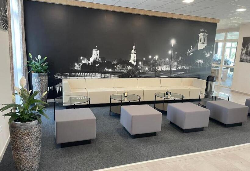 酒店 Gyirmót Sport & Wellness