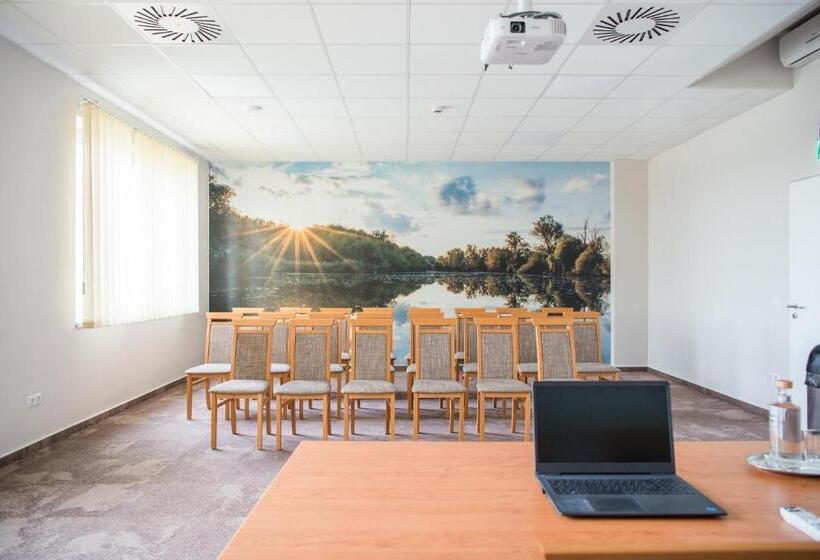 Отель Gyirmót Sport & Wellness