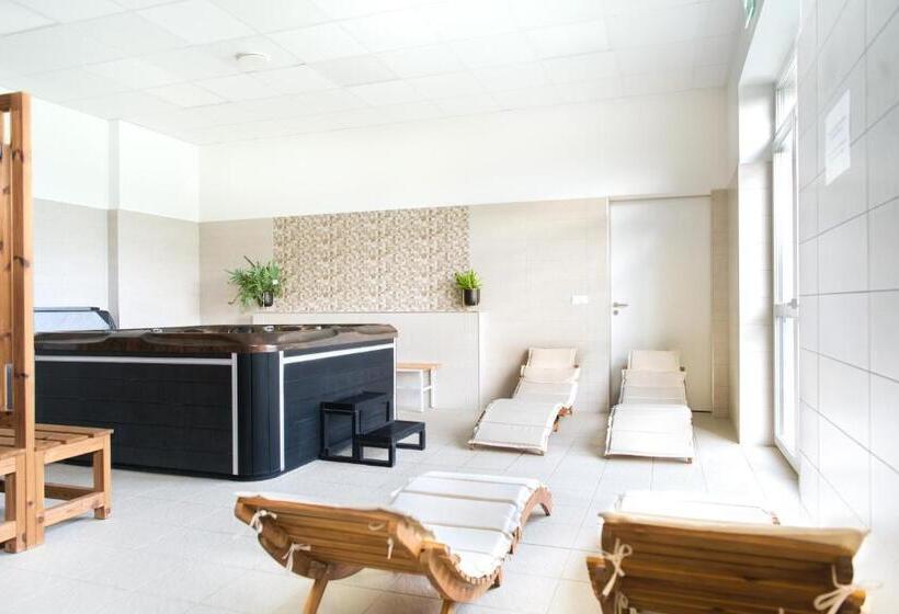 Отель Gyirmót Sport & Wellness