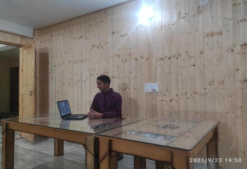 فندق Pop 83120 Kamal Guest House Tirthan