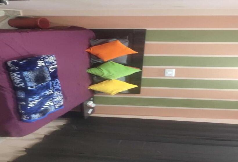 בית מלון כפרי Pop City