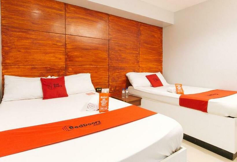 호텔 Reddoorz @ 77 Travellers Inn Malolos Bulacan