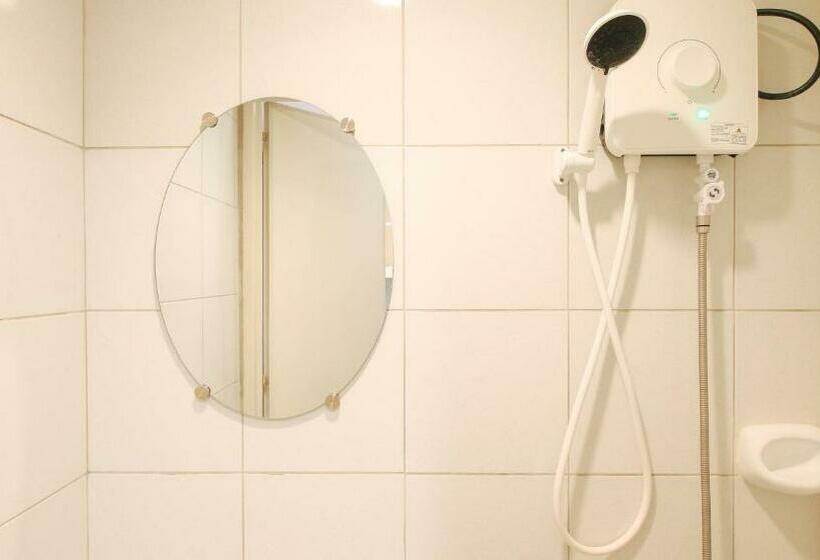 호텔 Reddoorz @ 77 Travellers Inn Malolos Bulacan