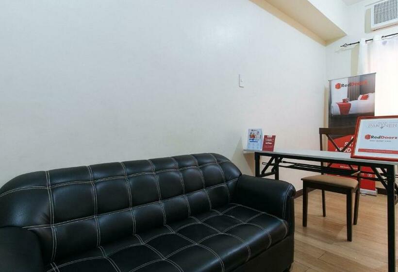 호텔 Reddoorz @ 77 Travellers Inn Malolos Bulacan