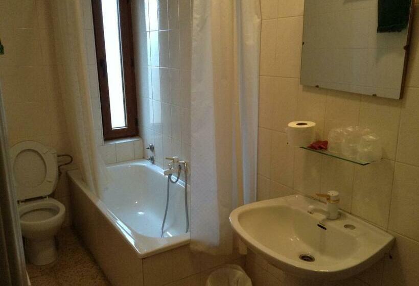 Пансион El Delfín Verde