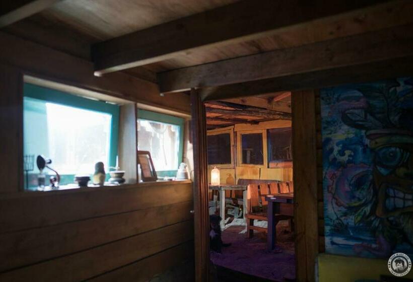 펜션 Bunker Hostel