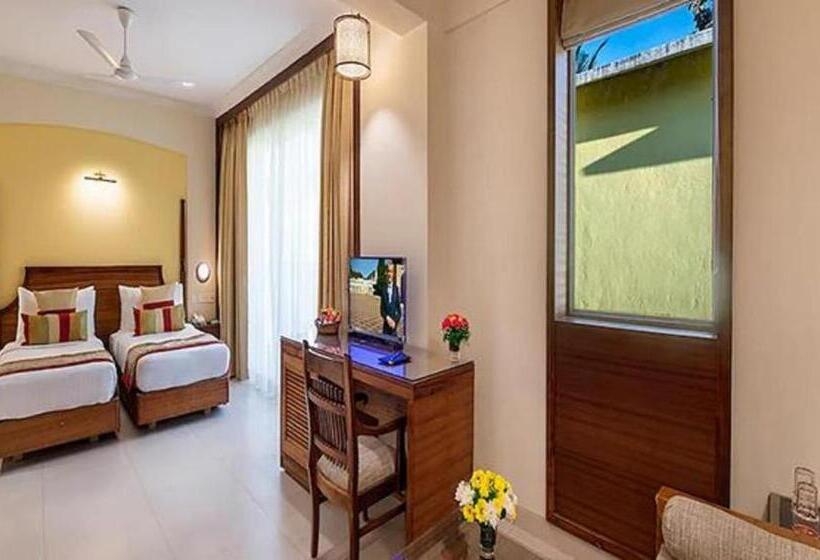 אתר נופש Sea Breeze Sarovar Portico Varca Goa