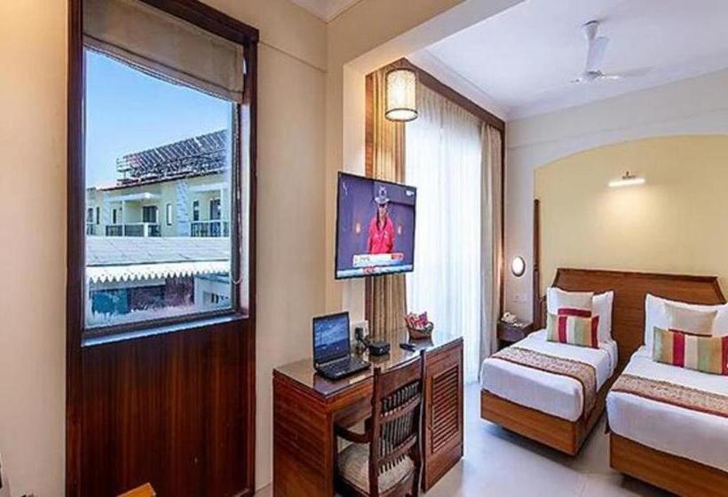 אתר נופש Sea Breeze Sarovar Portico Varca Goa