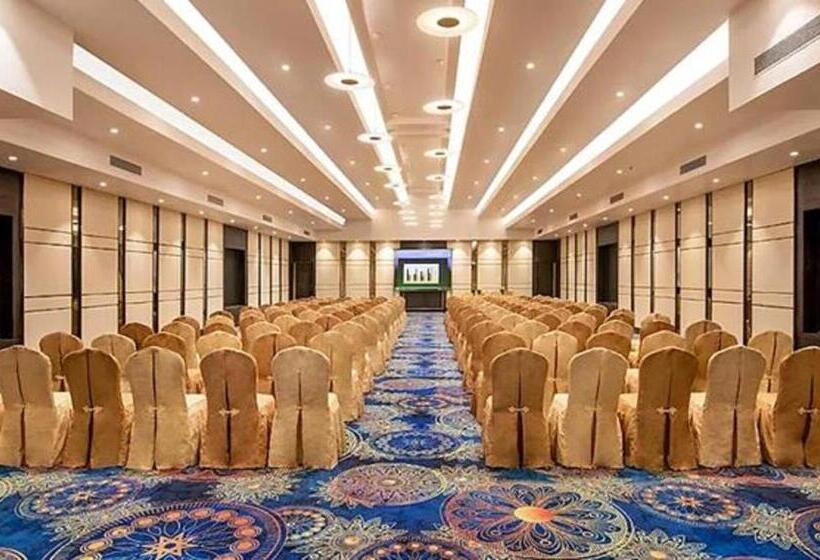 אתר נופש Sea Breeze Sarovar Portico Varca Goa