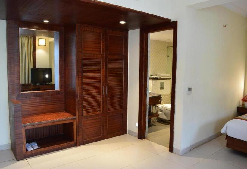 אתר נופש Sea Breeze Sarovar Portico Varca Goa