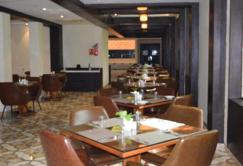 אתר נופש Sea Breeze Sarovar Portico Varca Goa