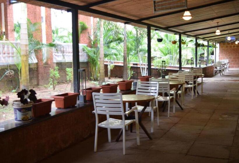 אתר נופש Sea Breeze Sarovar Portico Varca Goa