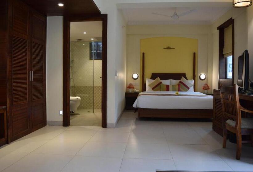 אתר נופש Sea Breeze Sarovar Portico Varca Goa