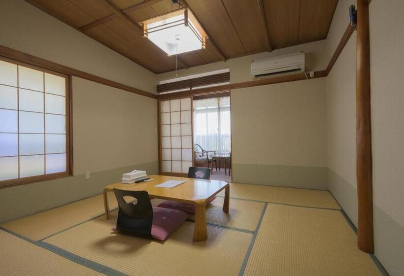 Рёкан Shibu Onsen Kadoya