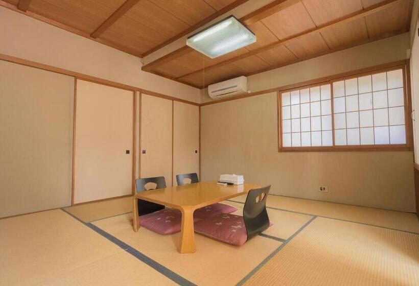 Рёкан Shibu Onsen Kadoya