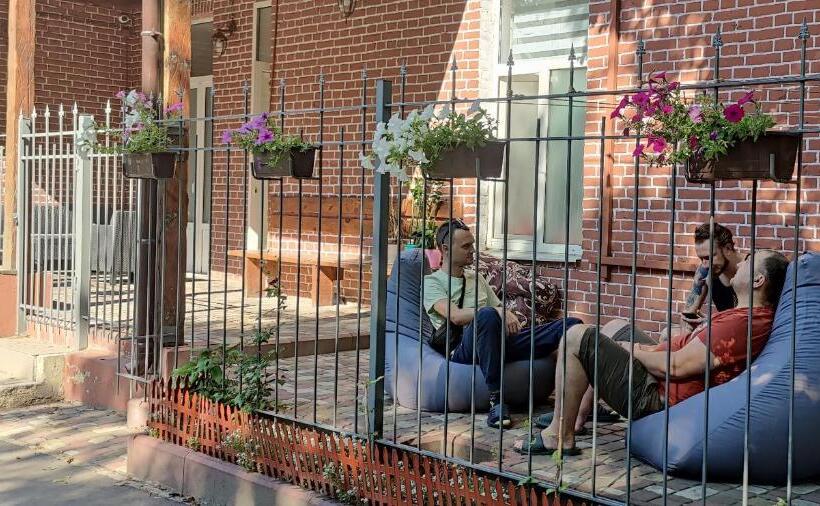 旅馆 хостел с террасой в центре