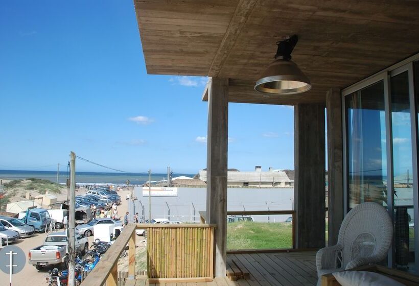 هاستل Luna Brava