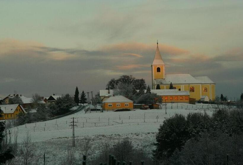 مبيت وإفطار Apát Panzió és étterem