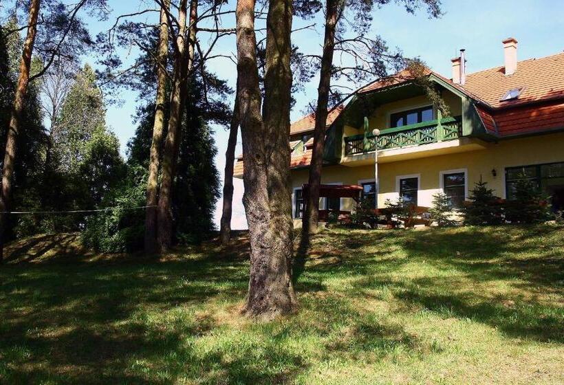 مبيت وإفطار Apát Panzió és étterem
