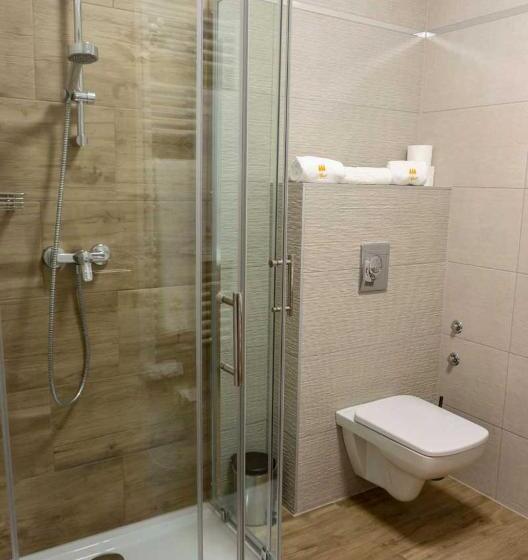 مبيت وإفطار Apát Panzió és étterem