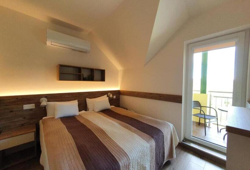 مبيت وإفطار Apát Panzió és étterem