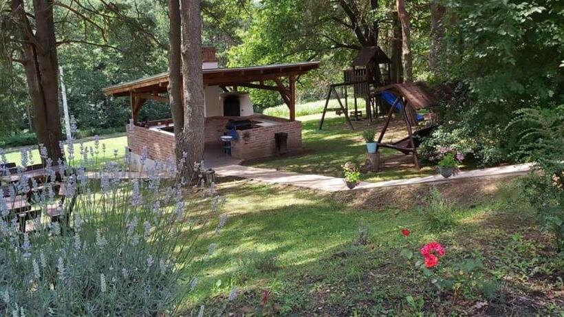 مبيت وإفطار Apát Panzió és étterem