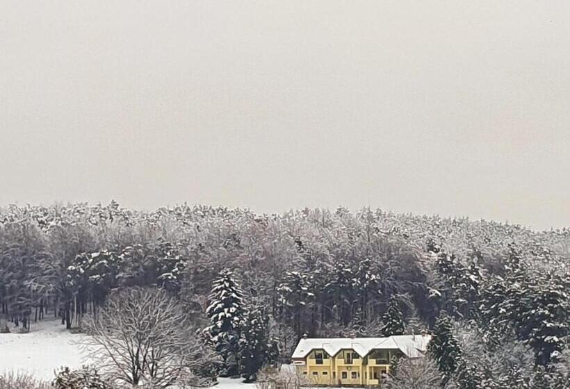 مبيت وإفطار Apát Panzió és étterem