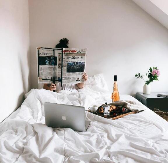 تختخواب و صبحانه Layer Residences