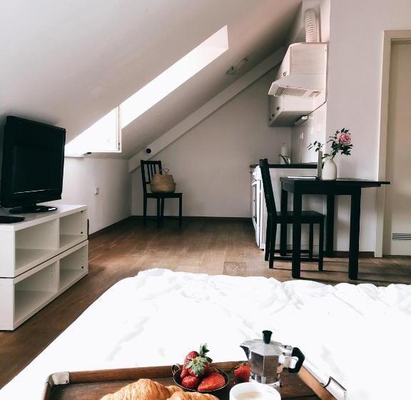 تختخواب و صبحانه Layer Residences