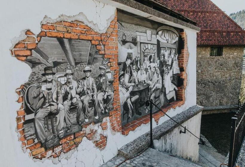 تختخواب و صبحانه Layer Residences