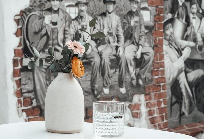 تختخواب و صبحانه Layer Residences