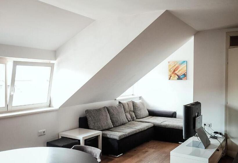 تختخواب و صبحانه Layer Residences