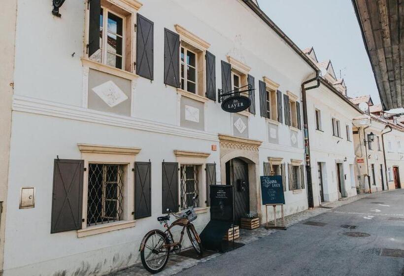 تختخواب و صبحانه Layer Residences