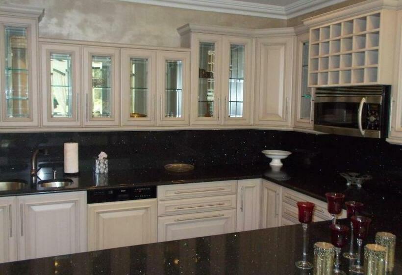 مبيت وإفطار Mill Creek Gardens