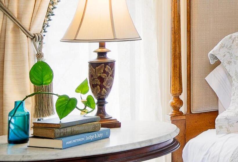 مبيت وإفطار The Lady Mary Inn