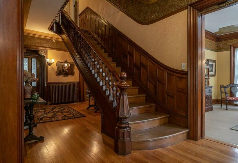 مبيت وإفطار The Lady Mary Inn