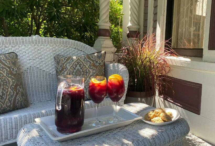 مبيت وإفطار The Lady Mary Inn