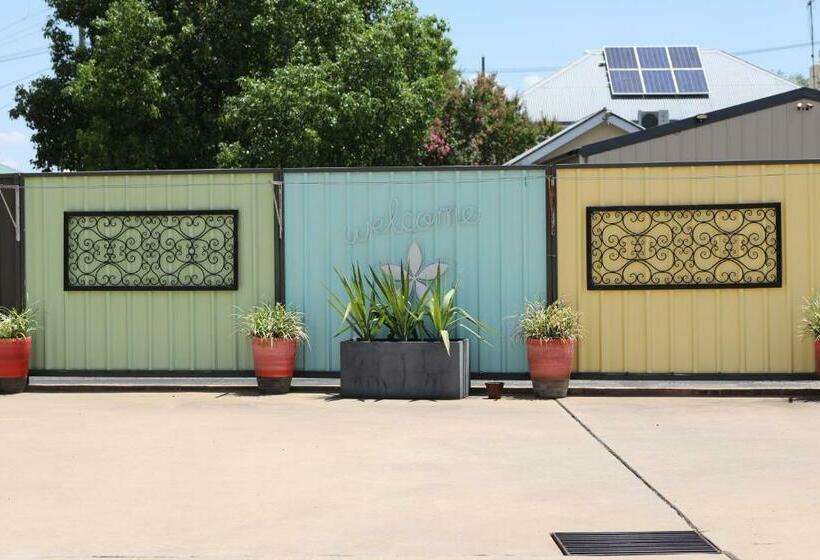 هتل All Settlers Motor Inn Parkes