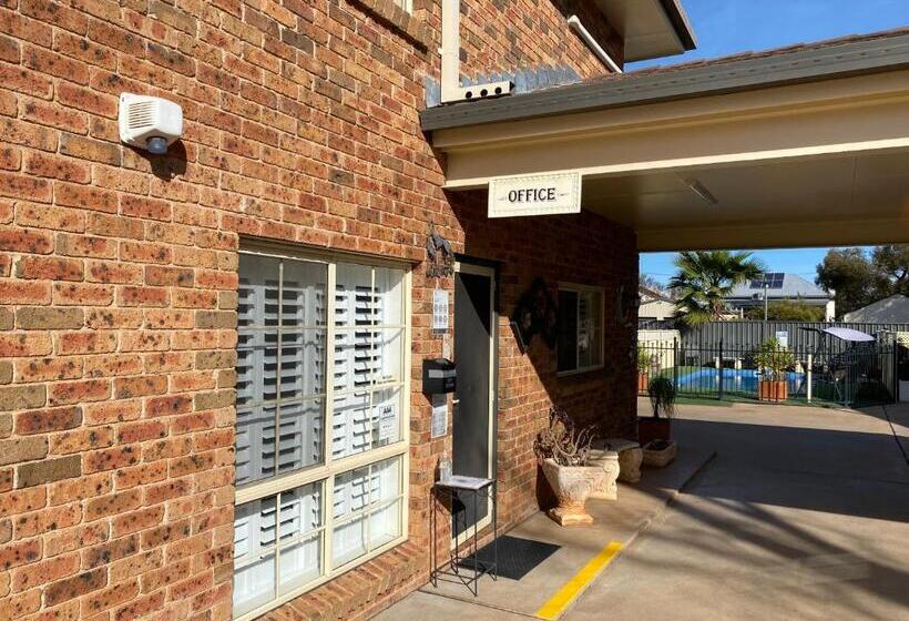 هتل All Settlers Motor Inn Parkes