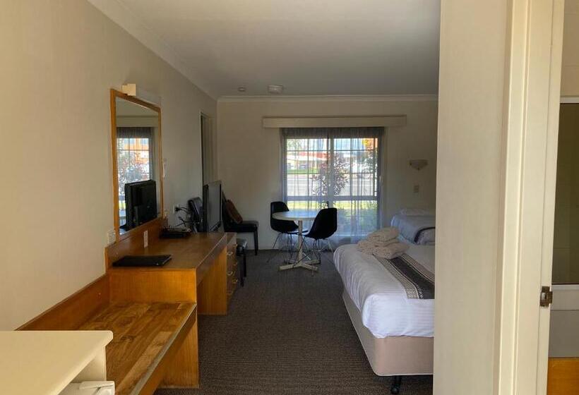 هتل All Settlers Motor Inn Parkes