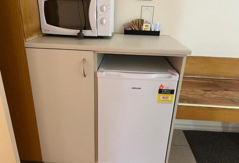 هتل All Settlers Motor Inn Parkes