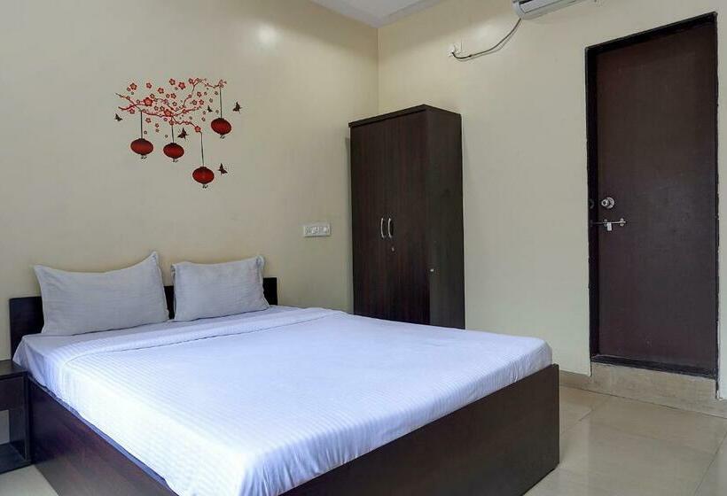 酒店 Fab Majestic Inn