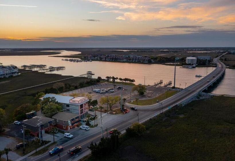 فندق Folly With Marsh And Sunset Views