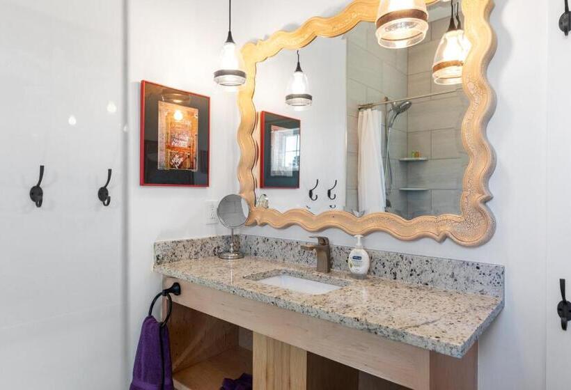 酒店 Folly With Marsh And Sunset Views