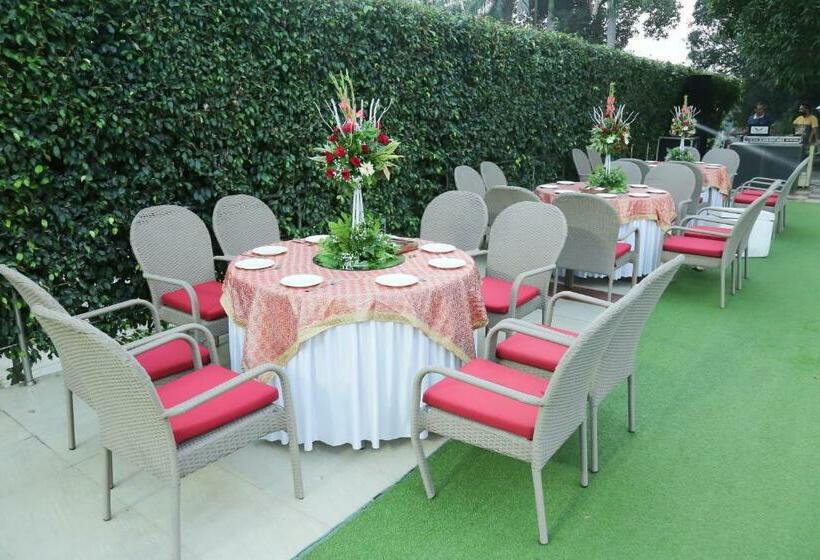 호텔 Kailash Farms Earthen Life