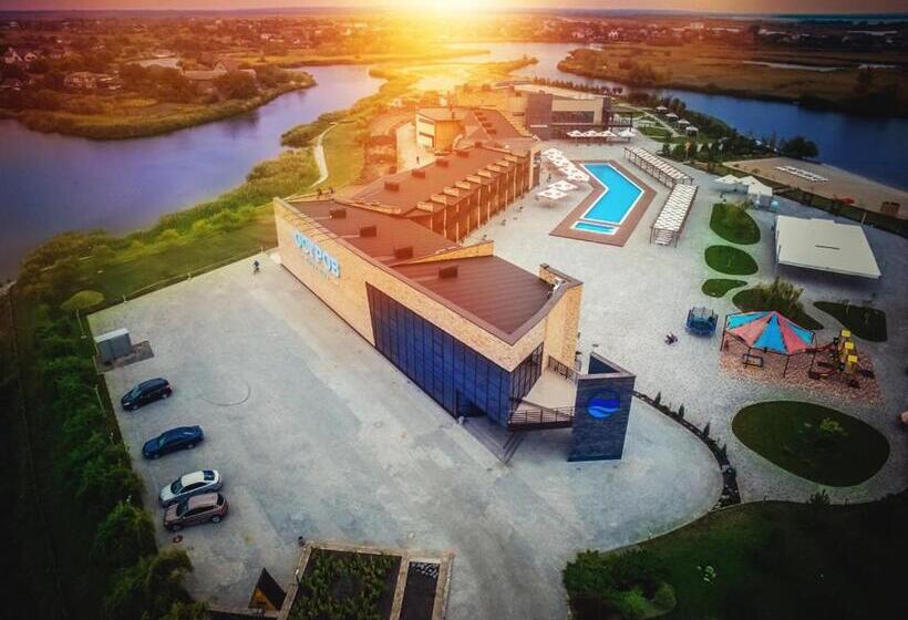 בית מלון כפרי Ostrov River Club