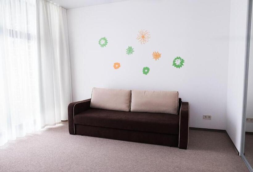 هتل Ostrov River Club