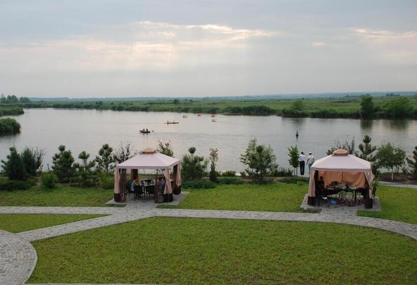 هتل Ostrov River Club