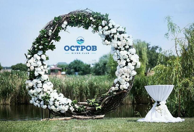 בית מלון כפרי Ostrov River Club
